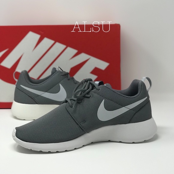 NWT Nike Roshe One Cool Grey W AUTHENTIC - Picture 3 of 7